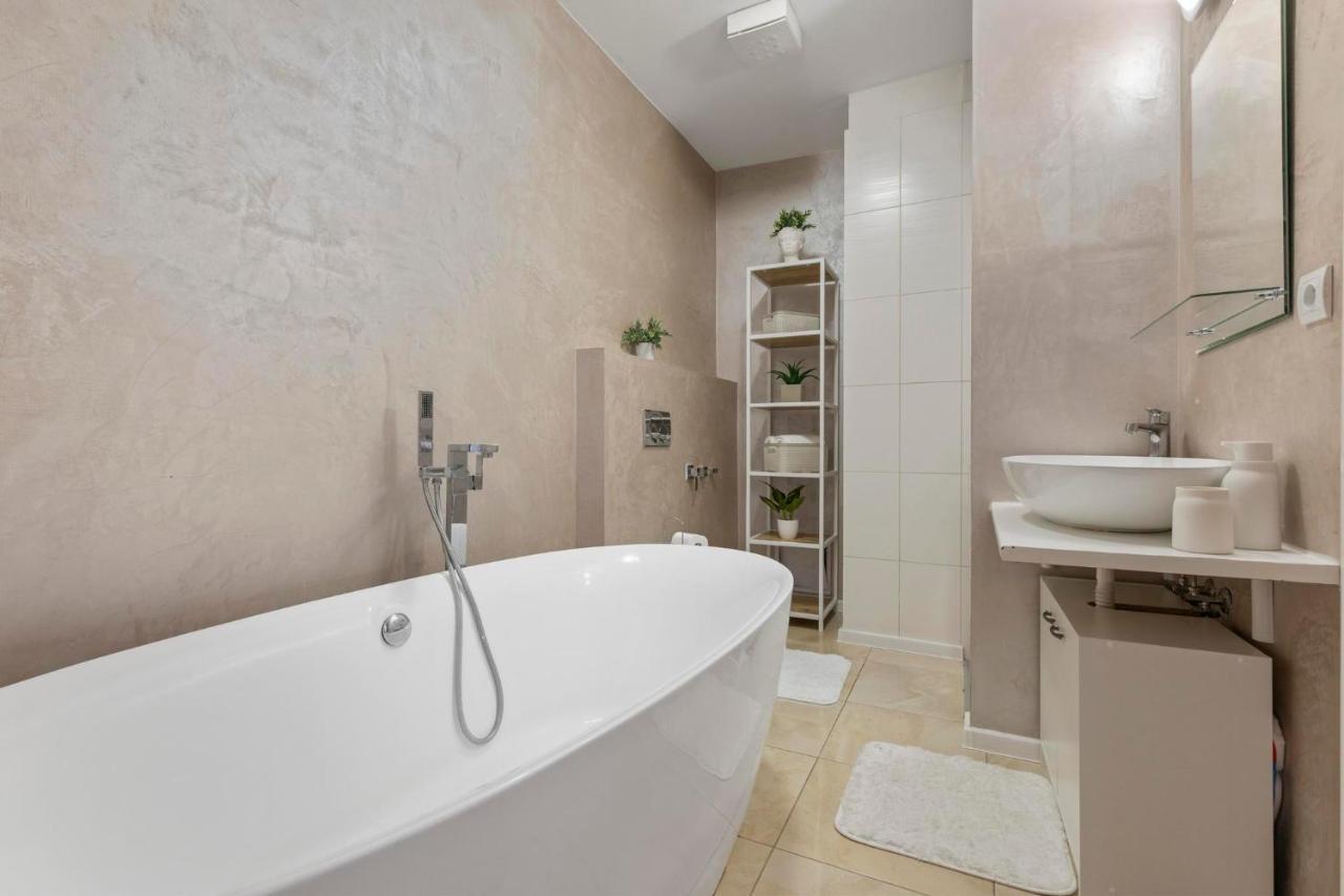 Urban Elegance Retreat Apartament